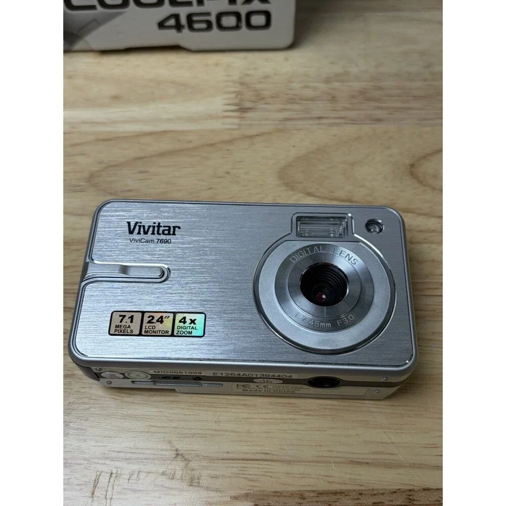 Nikon Coolpix 4600 Digital Camera Silver Tested Works w Box Charger Case SD Card